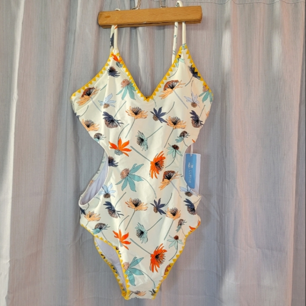 NWT Cupshe side cutout floral one piece swimsuit medium